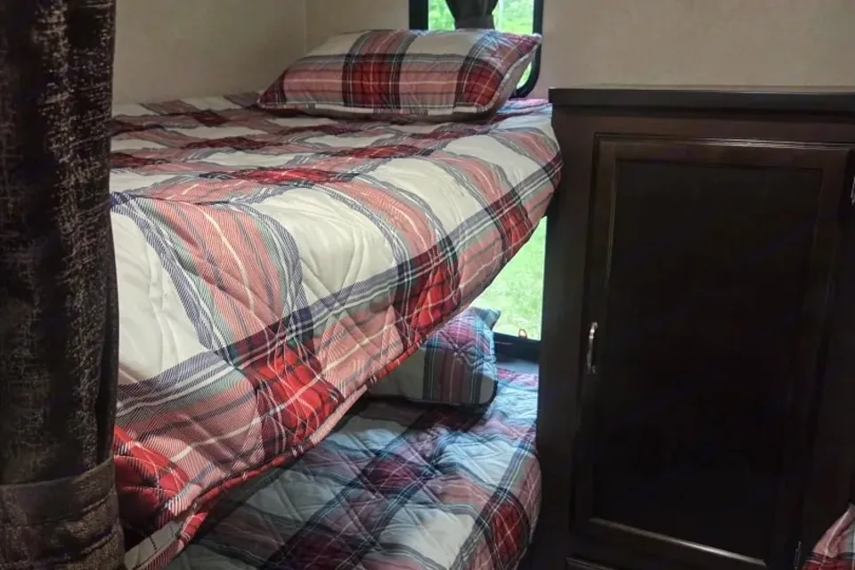 Great Lakes Glampers Jayco 294QBHS Travel Trailer