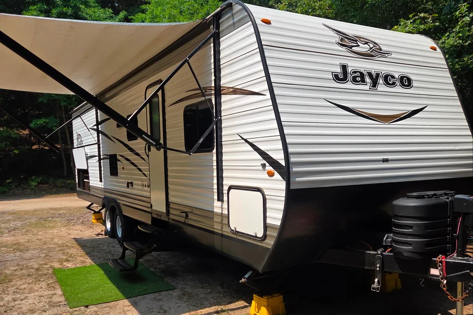 Great Lakes Glampers Jayco 294QBHS Travel Trailer