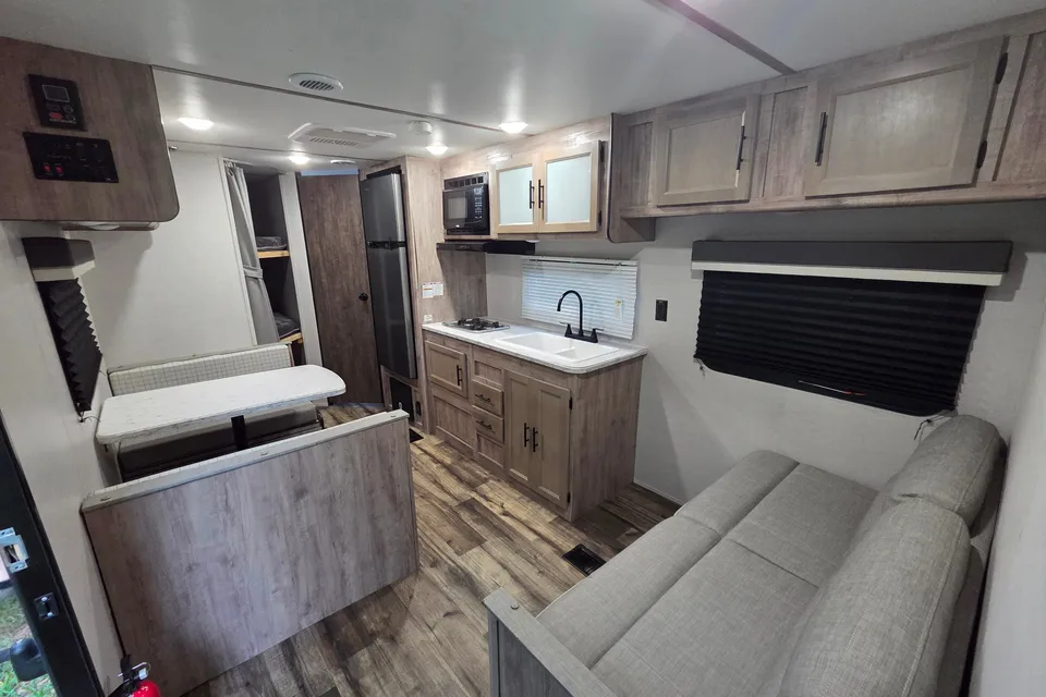 Michael's Gulf Stream 26bhg Travel Trailer