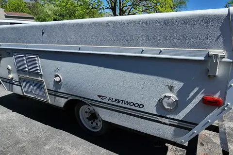 Fleetwood Pop-UpTrailer_TIME to RELAX!