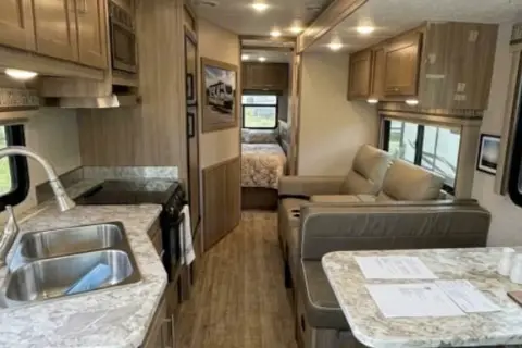 A5 Pursuit Sleeps 6 -Comfort, Space, Road Confidence w/Every Family-StarLink