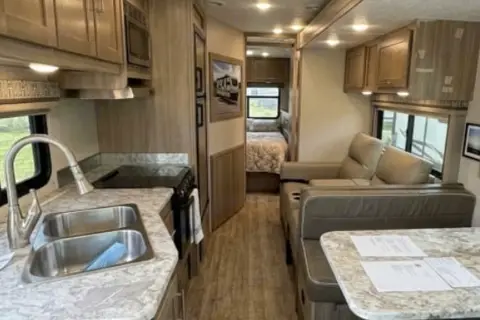A5 Pursuit Sleeps 6 -Comfort, Space, Road Confidence w/Every Family-StarLink