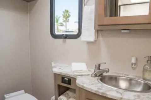 A5 Pursuit Sleeps 6 -Comfort, Space, Road Confidence w/Every Family-StarLink