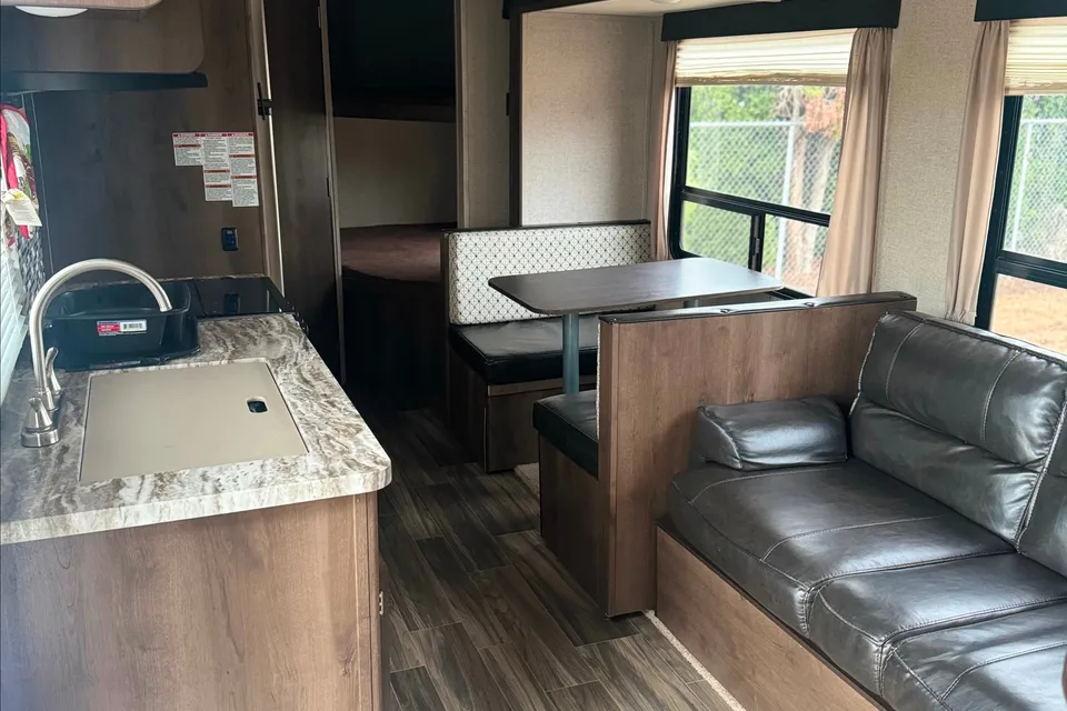 Shasta 26db Travel Trailer