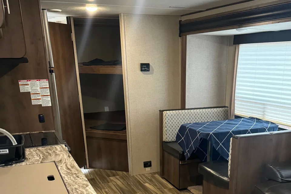 Shasta 26db Travel Trailer