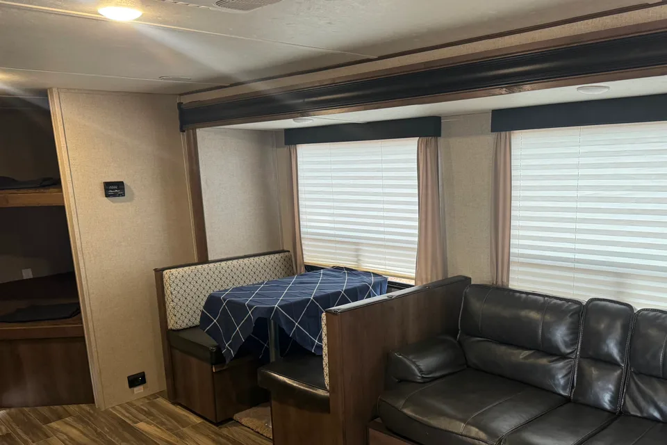 Shasta 26db Travel Trailer