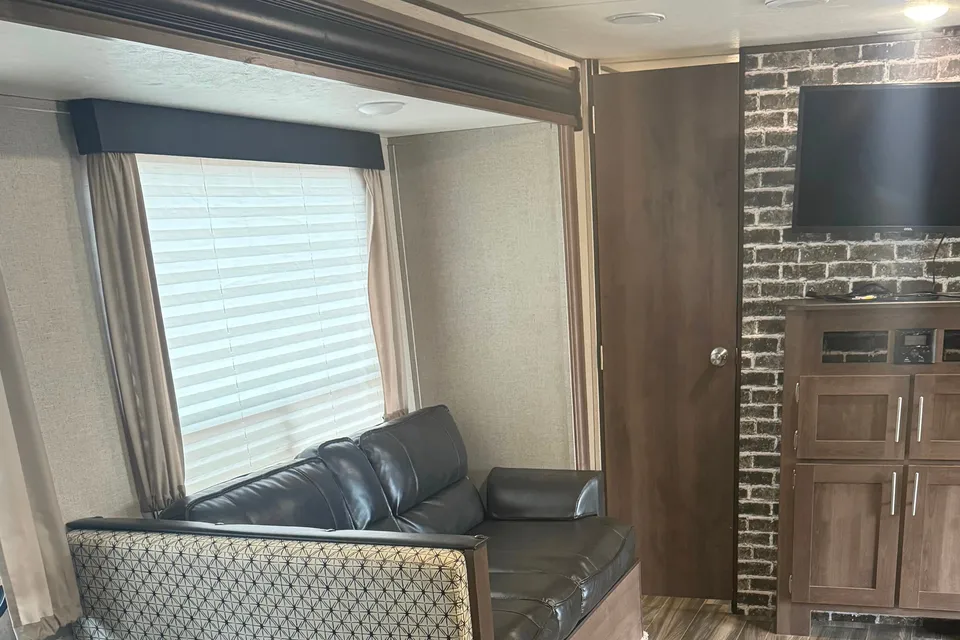 Shasta 26db Travel Trailer