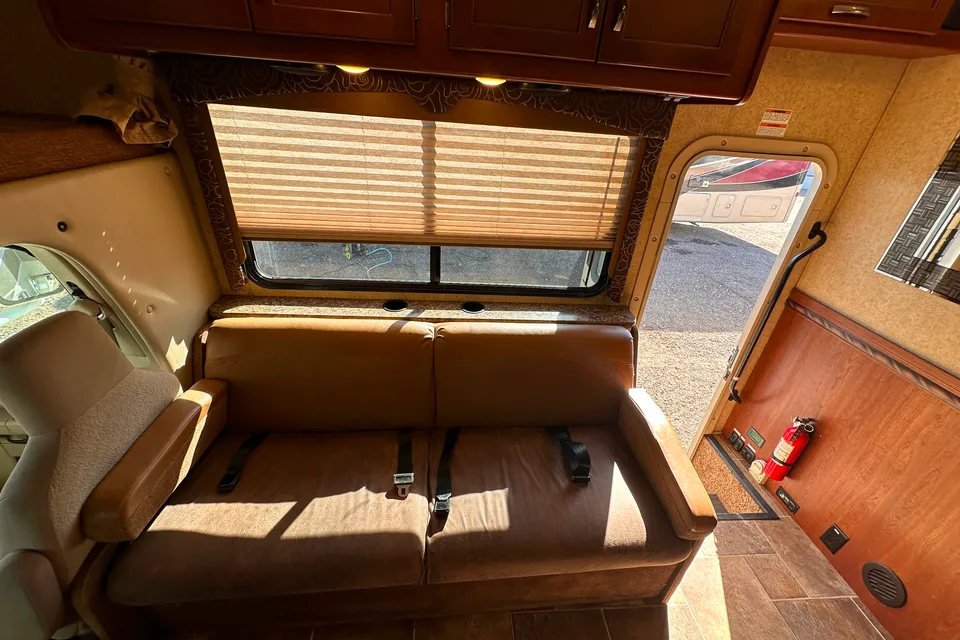 2016 Thor Freedom Elite 29FE: Ultimate Road Escape! ⛺