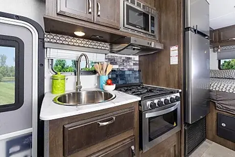 2022 Gulf Stream Conquest Class C 24ft. - FREE PRIVATE SHUTTLE - Ellie -