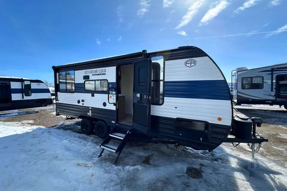 Brand new 20RDSE Travel Trailer for rent