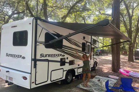 Traveler Forest River Sun seeker 2350LE Class C