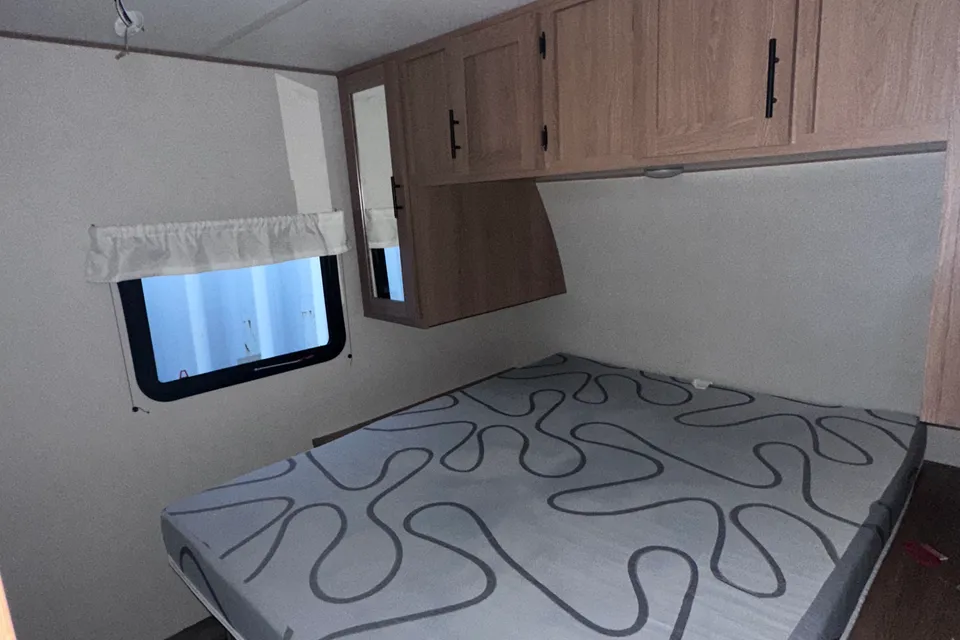 Prime Time Avenger Travel Trailer 28 Ft Sleeps 6