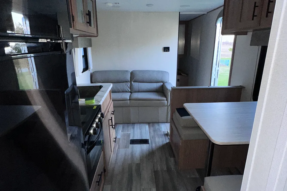 Prime Time Avenger Travel Trailer 28 Ft Sleeps 6
