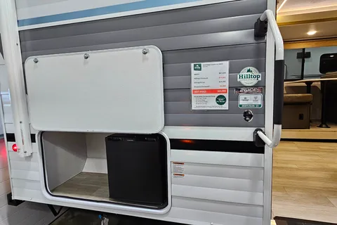 Salem 26 ICE (ICE1). 33 ft, 7785 lb Travel trailer Sleeps 8