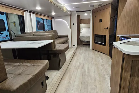 Salem 26 ICE (ICE1). 33 ft, 7785 lb Travel trailer Sleeps 8