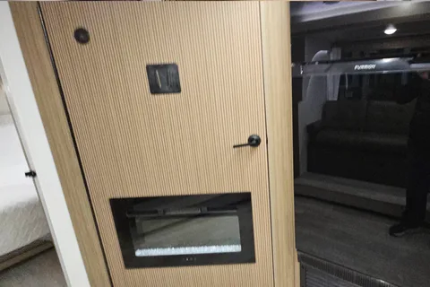 Salem 26 ICE (ICE1). 33 ft, 7785 lb Travel trailer Sleeps 8