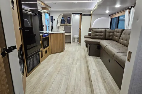 Salem 26 ICE (ICE1). 33 ft, 7785 lb Travel trailer Sleeps 8