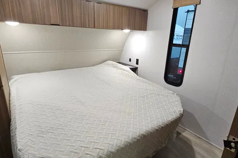 Salem 26 ICE (ICE1). 33 ft, 7785 lb Travel trailer Sleeps 8