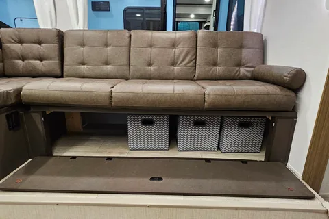 Salem 26 ICE (ICE1). 33 ft, 7785 lb Travel trailer Sleeps 8