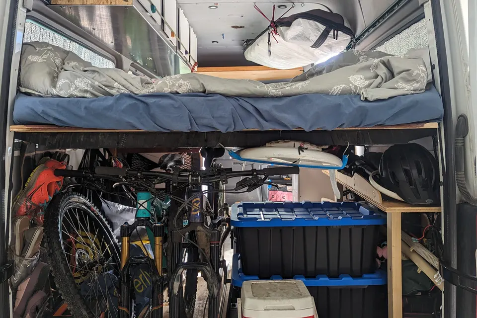 Mercedes Sprinter Campervan - amenities available