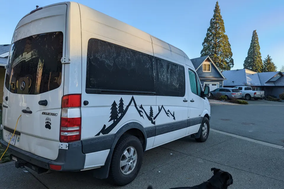 Mercedes Sprinter Campervan - amenities available