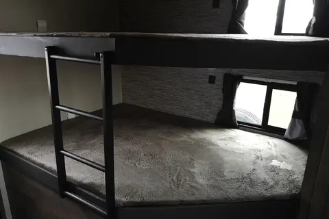 Adventure-Ready KZ Connect C332BHK | Starlink WiFi | Sleeps 7-10