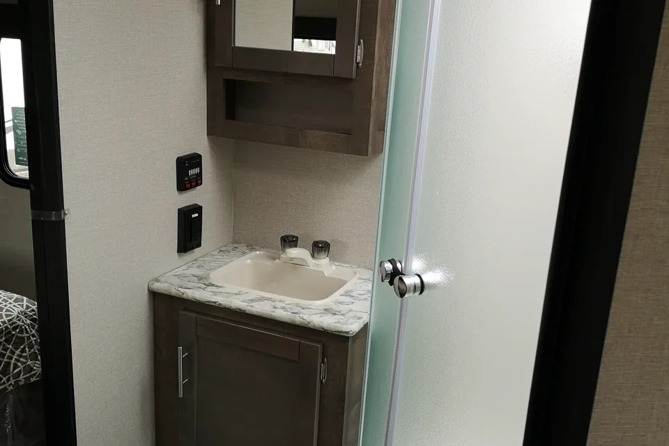 Adventure-Ready KZ Connect C332BHK | Starlink WiFi | Sleeps 7-10