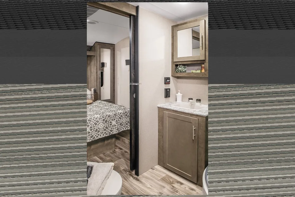 Adventure-Ready KZ Connect C332BHK | Starlink WiFi | Sleeps 7-10