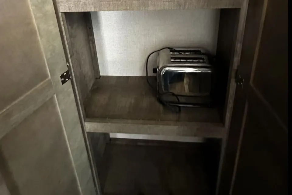 Adventure-Ready KZ Connect C332BHK | Starlink WiFi | Sleeps 7-10