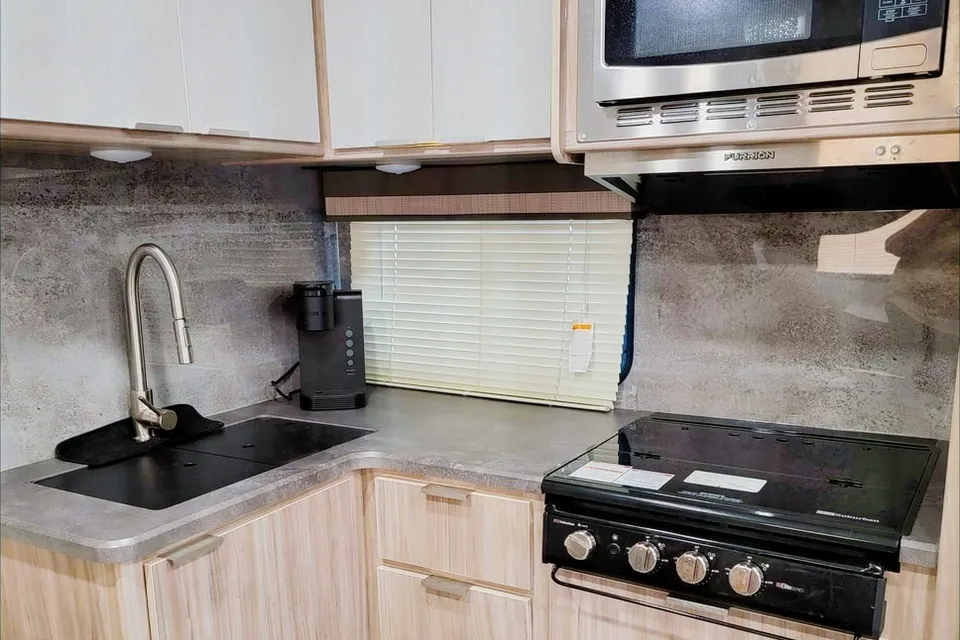 Wandering Winnebago 2801 bhs Travel Trailer