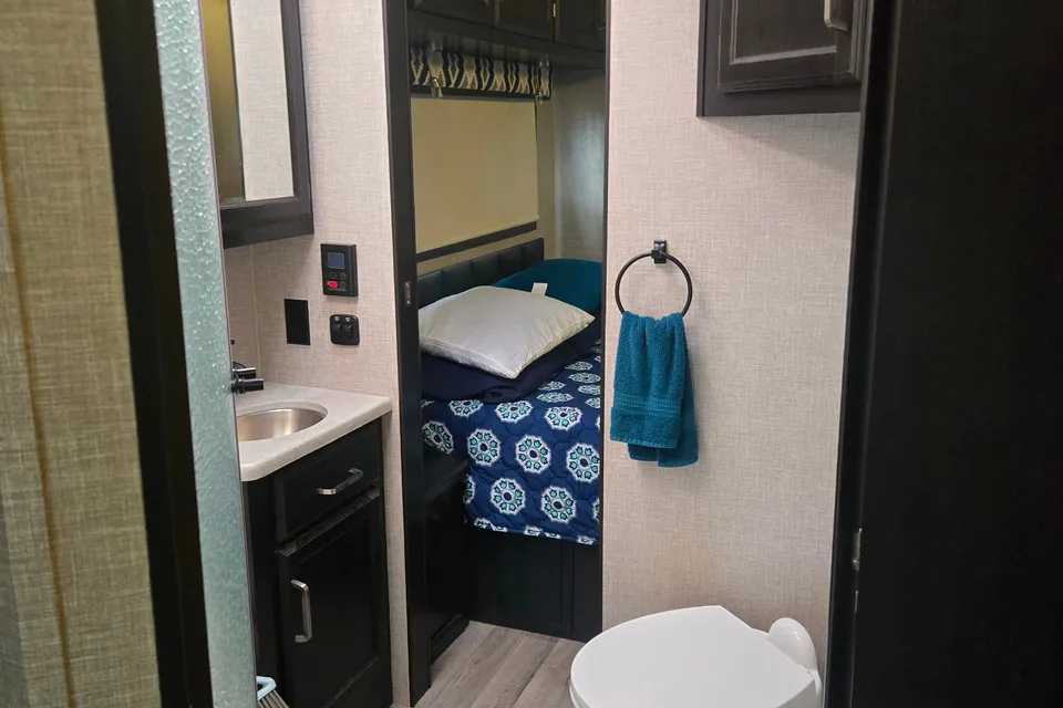 Roger's Jayco Alante Class A