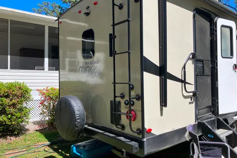 Couple Camper