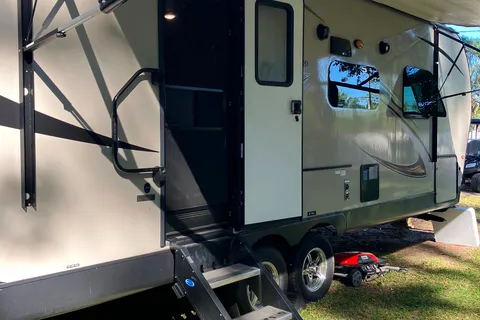 Couple Camper