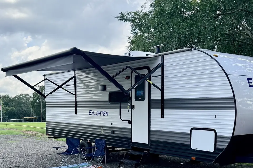 2025 Gulf Stream Enlighten #95-Sleeps 8