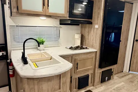 2025 Gulf Stream Enlighten “Sutton” Sleep 8