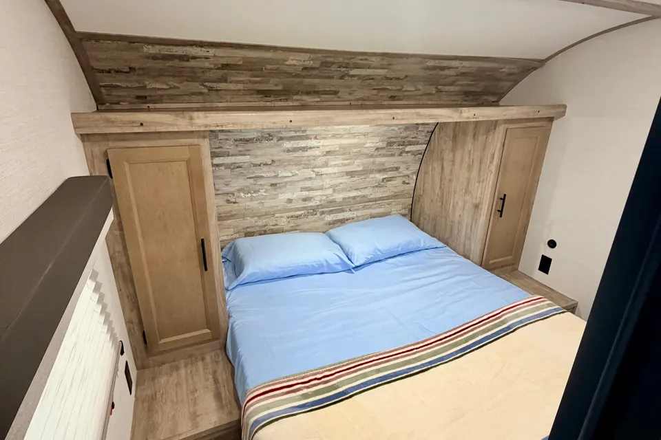 2025 Gulf Stream Enlighten “Sutton” Sleep 8