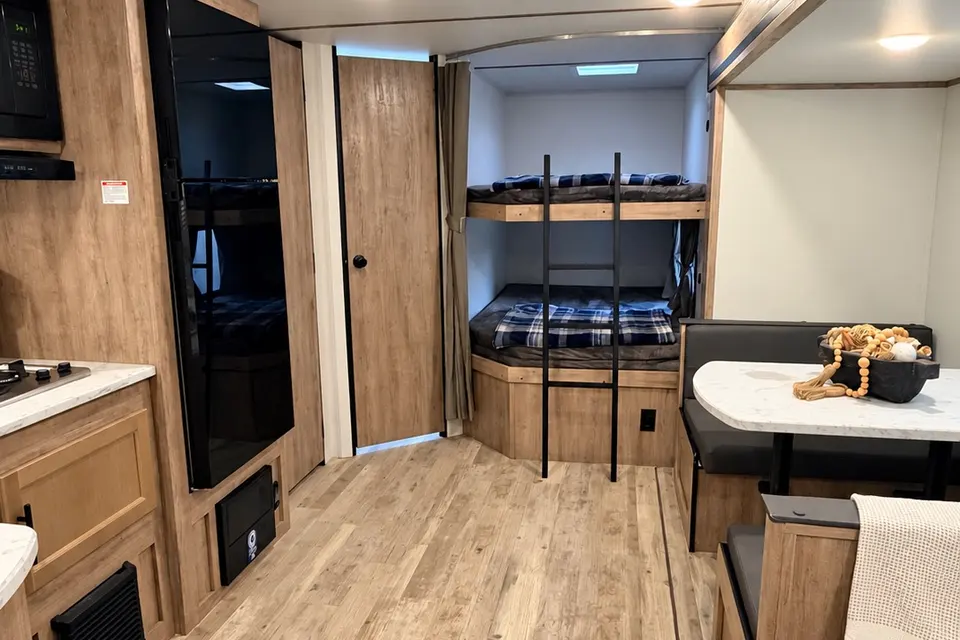 2025 Gulf Stream Enlighten “Sutton” Sleep 8