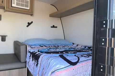 Home away from home Coleman 17B Travel Trailer
