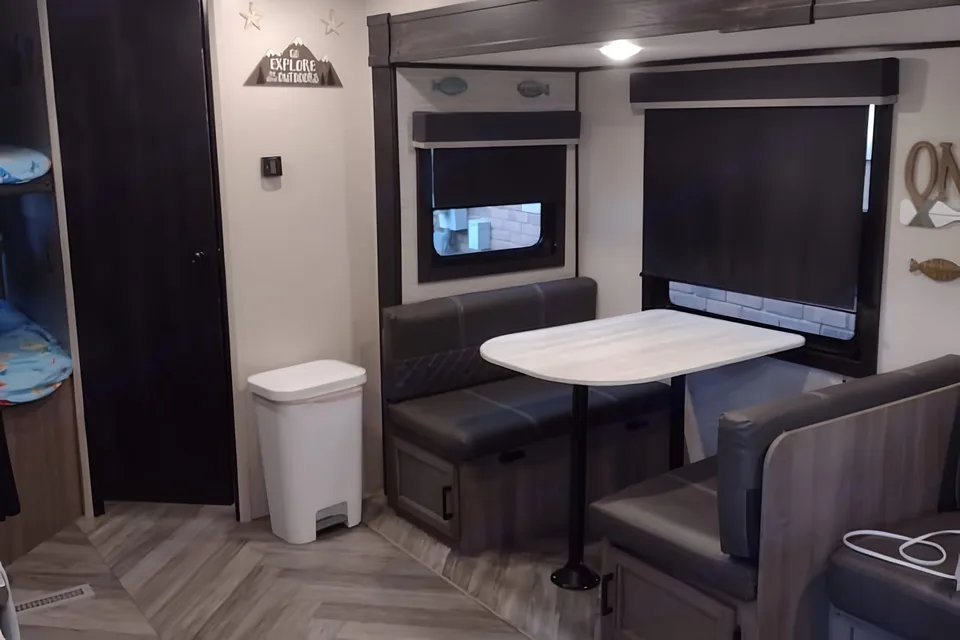 Olympia with Bunks: Delivery Available($85) Fully Equipped: No Prep Fee