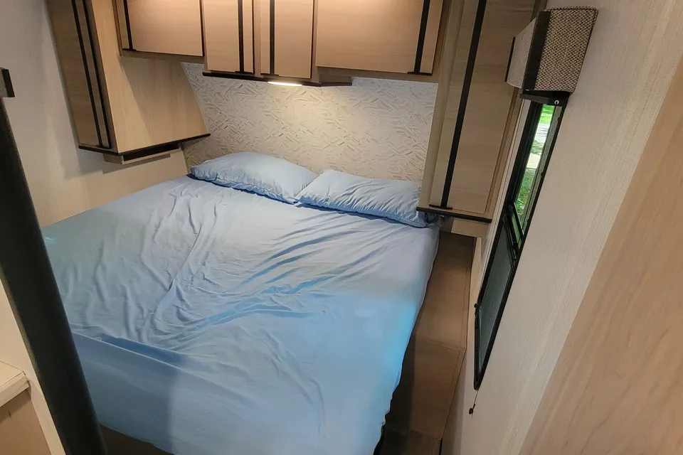Cruiser RV Radiance 25BH Travel Trailer