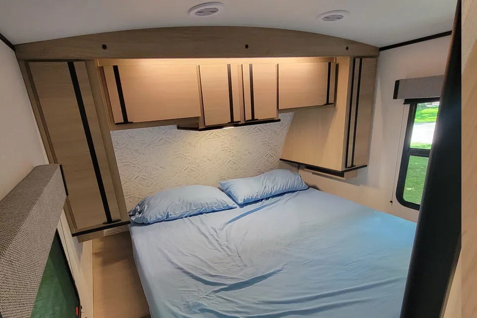 Cruiser RV Radiance 25BH Travel Trailer