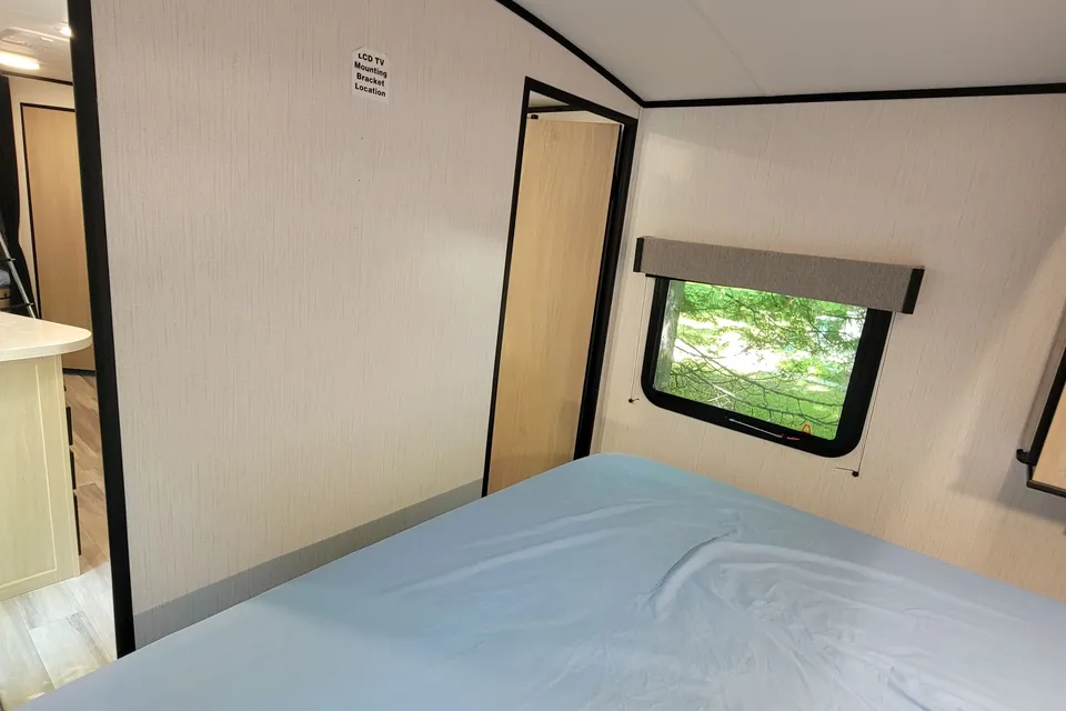 Cruiser RV Radiance 25BH Travel Trailer