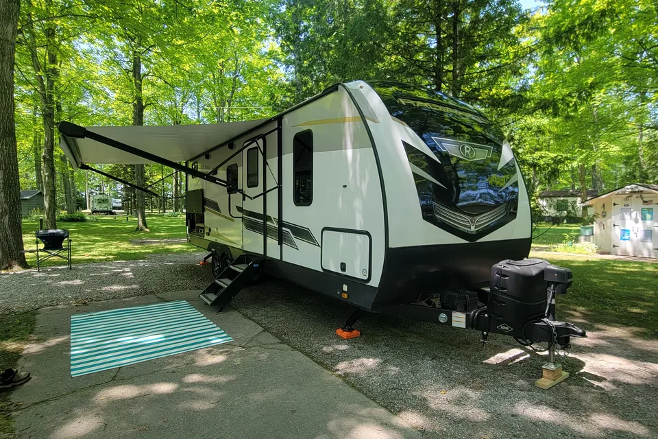 Cruiser RV Radiance 25BH Travel Trailer