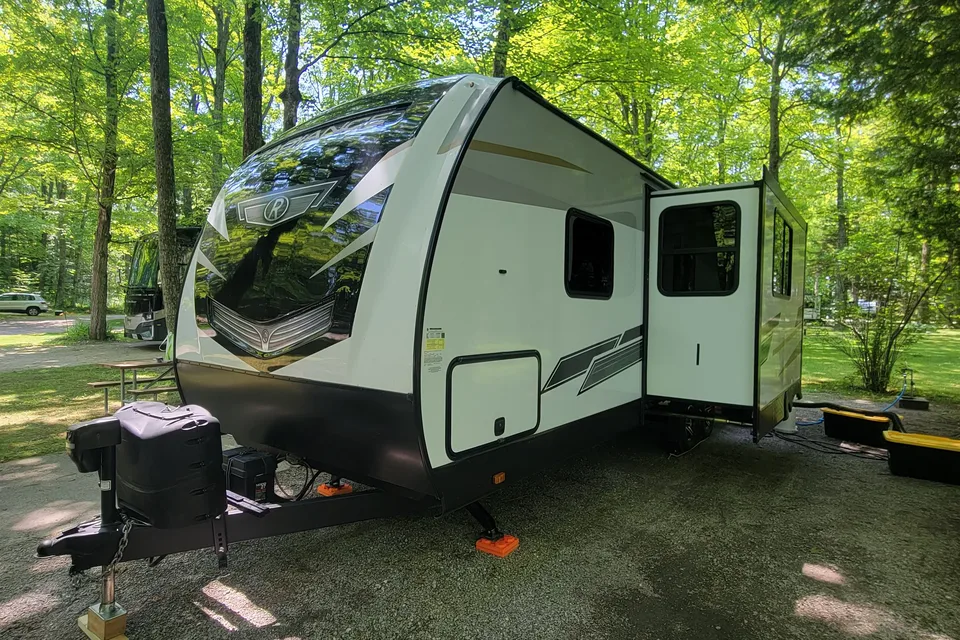Cruiser RV Radiance 25BH Travel Trailer