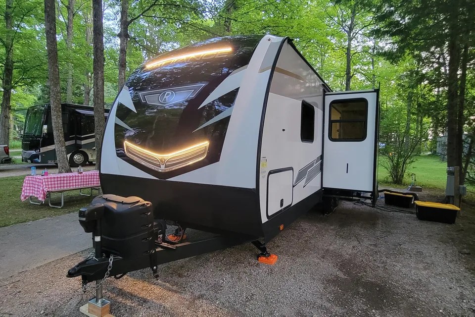 Cruiser RV Radiance 25BH Travel Trailer