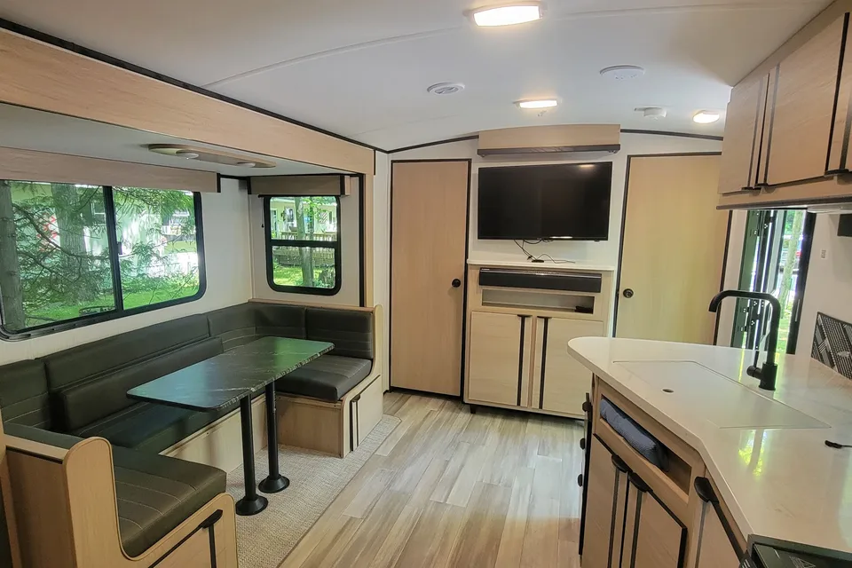 Cruiser RV Radiance 25BH Travel Trailer