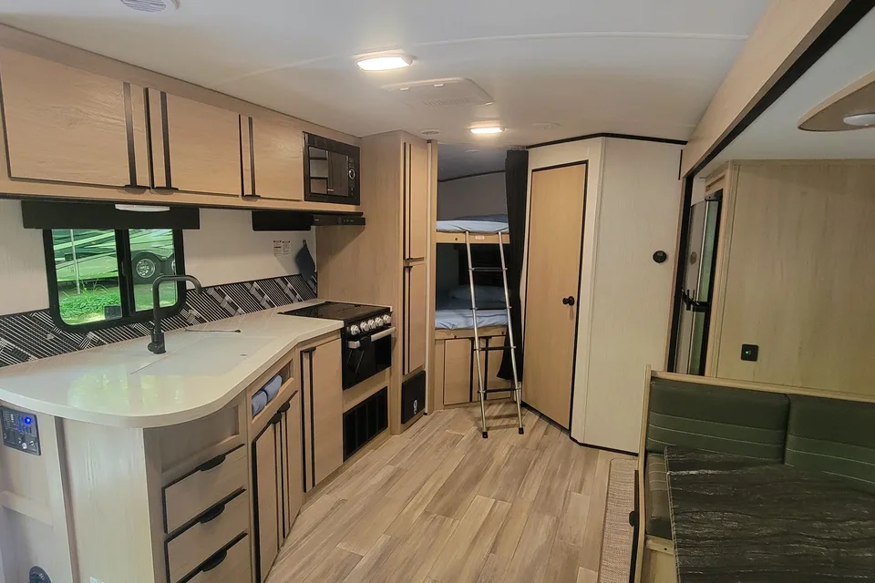 Cruiser RV Radiance 25BH Travel Trailer
