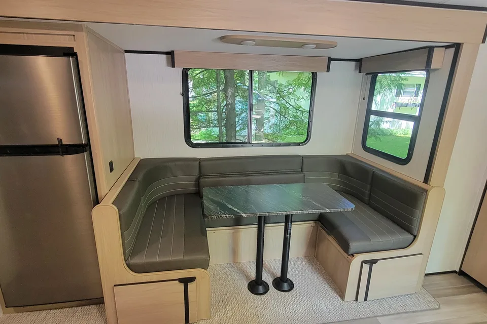 Cruiser RV Radiance 25BH Travel Trailer