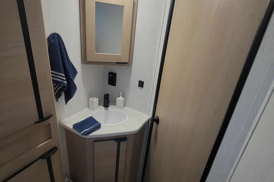 Cruiser RV Radiance 25BH Travel Trailer