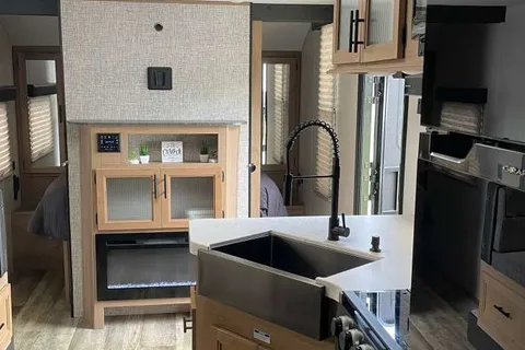 CL 17 CHEROKEE GREY WOLF Travel Trailer
